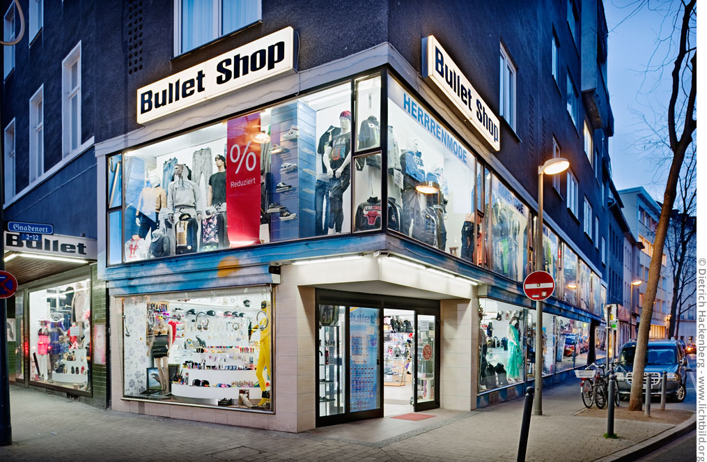 Bullet Shop - Mode, Körperschmuck und Selbstverteidigungskrempel. Foto © Dietrich Hackenberg