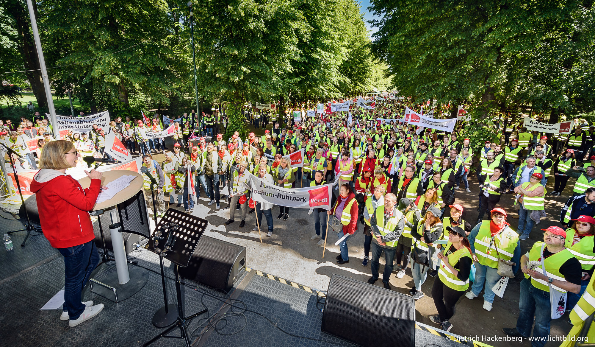 verdi Handel zentrale Streikveranstaltung im Hofgarten Düsseldorf am 29.05.2019. Foto dietrich Hackenberg