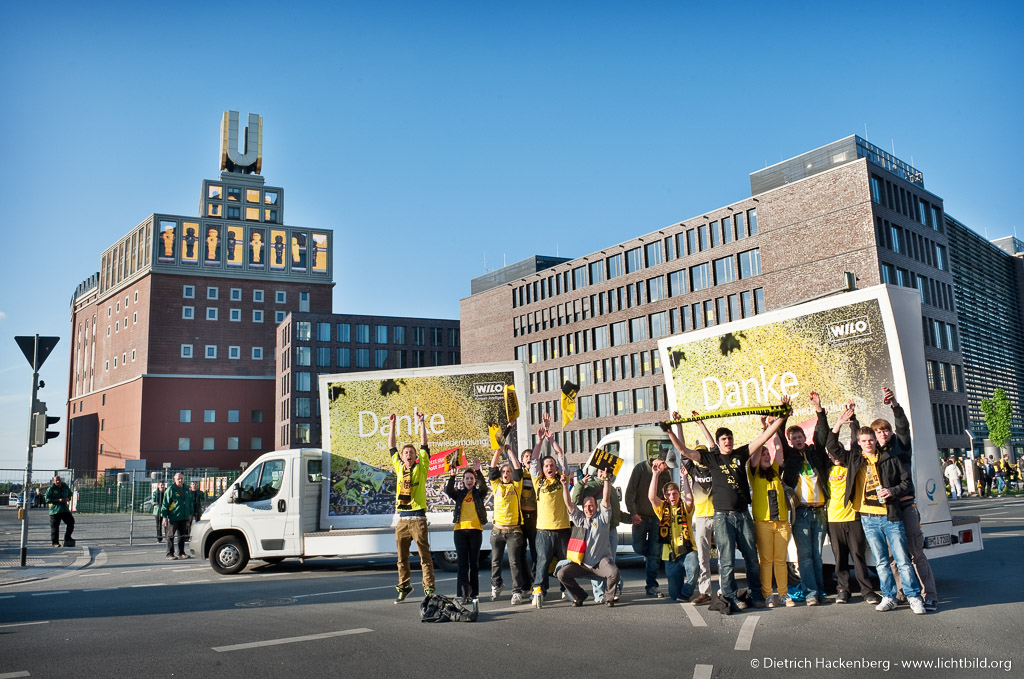Wilo Werbeaktion mit Lito-Tube Autos am 13.05.2012, der BVB Pokal- und Meisterfeier in Dortmund. Foto © Dietrich Hackenberg