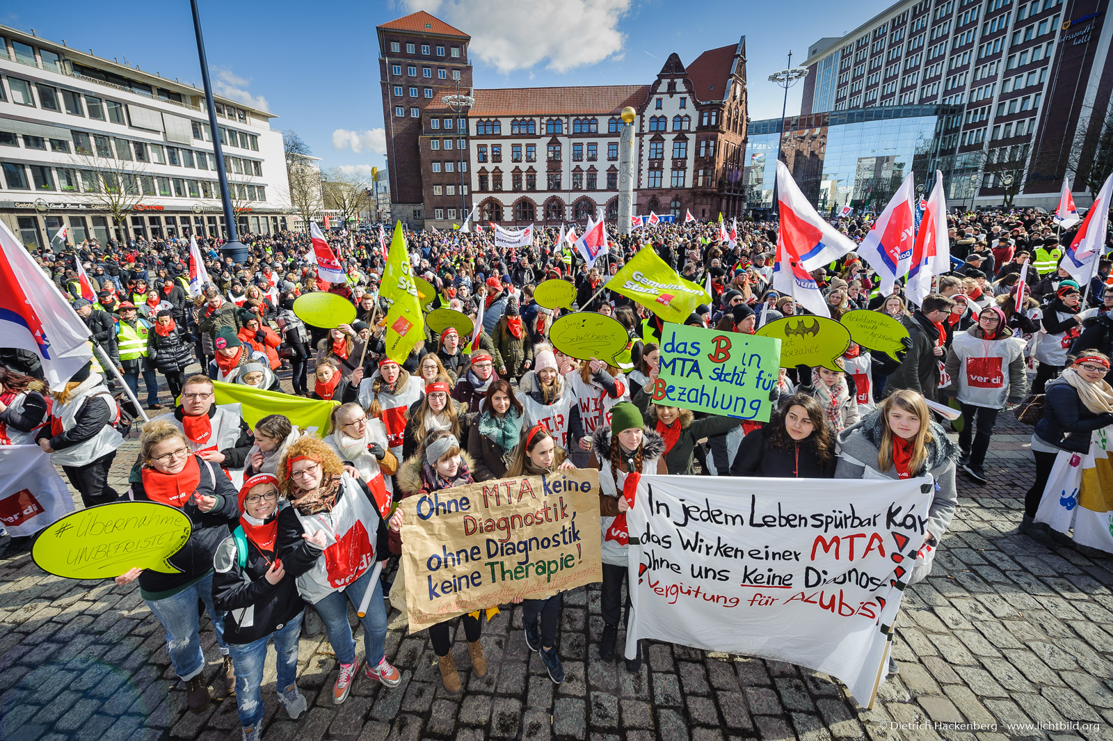 verdi Jugend Dortmund Friedensplatz beim Warnstreik des öffentlichen Dienstes am 20.03.2018 - Foto © Dietrich Hackenberg