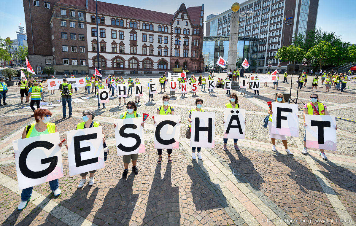 ver.di Handel NRW, Streikveranstaltung Friedensplatz Dortmund am 16.06.2021. Foto Dietrich Hackenberg