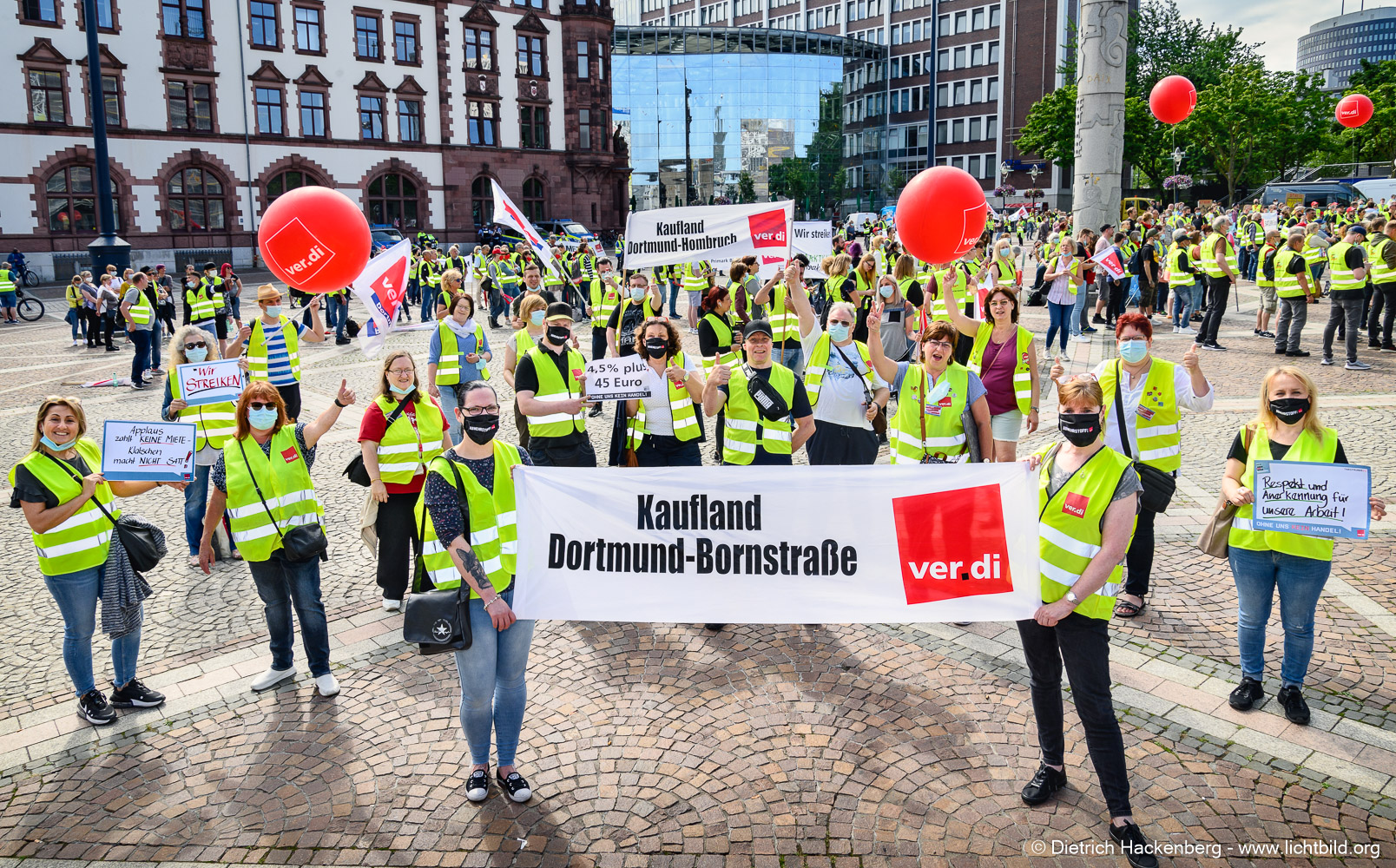 ver.di Handel NRW - zentrale Streikveranstaltung auf dem Friedensplatz in Dortmund am 07.07.2021. Foto Dietrich Hackenberg