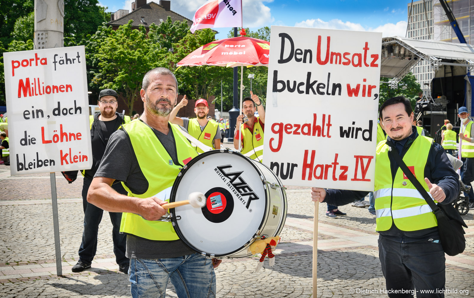 ver.di Handel NRW - zentrale Streikveranstaltung auf dem Friedensplatz in Dortmund am 07.07.2021. Foto Dietrich Hackenberg