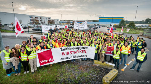 Amazon Mitarbeiter aus Werne und Rheinberg solidarisch. Verdi amazon Streik in Werne am 24.09.2014. Foto © Dietrich Hackenberg - www.lichtbild.org