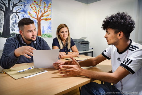 Bundesweit einmaliger Studiengang in Dortmund zur Ausbildung von studentischen Integrationshelfern. Foto Dietrich Hackenberg