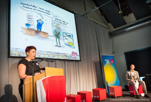 ver.di Branchenkonferenz Einzelhandel NRW beraten über "Die Folgen der Tarifflucht und Unternehmensaufspaltung auf Tariflandschaft und Betriebsratsarbeit" in Oberhausen am 15.09.2016. Foto Dietrich Hackenberg