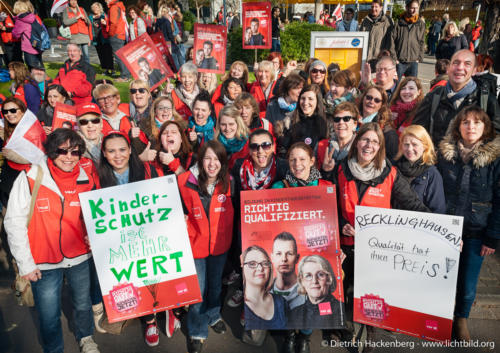 Streikveranstaltung verdi Erzieherinnen in Düsseldorf. Foto Dietrich Hackenberg