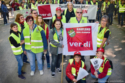 verdi Handel zentrale Streikveranstaltung im Hofgarten Düsseldorf am 29.05.2019. Foto Dietrich Hackenberg