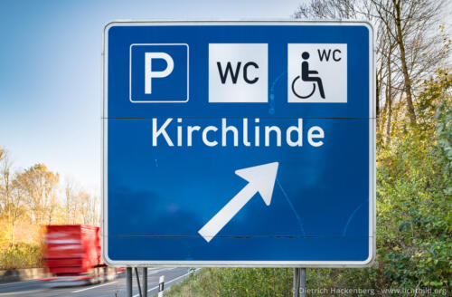 Autobahnschild Rastplatz Kirchlinde an der A45 Richtung Frankfurt. Foto Dietrich Hackenberg