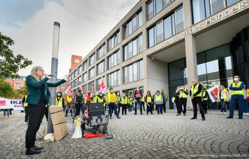 ver.di Ikea Streikende vor dem Bildungszentrum des Handels in Recklinghausen. Foto Dietrich Hackenberg