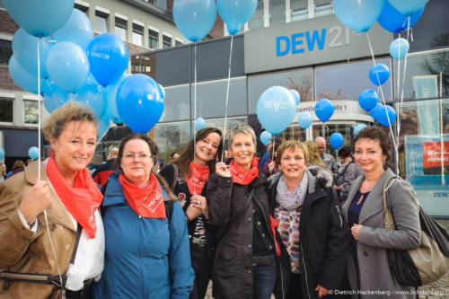 Streikende der DEW. verdi Streikveranstaltung Öffentlicher Dienst, Dortmund am 10.04.2018. Foto Dietrich Hackenberg