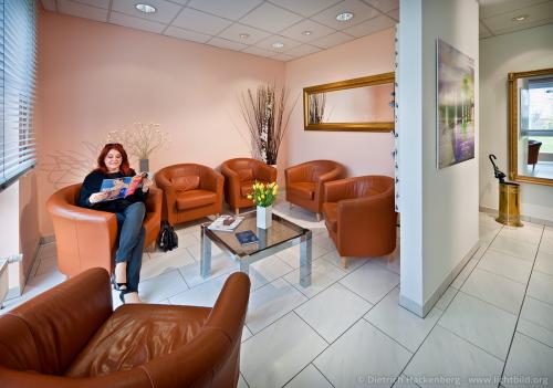 Wartezimmer der Praxis Zahnarzt Dr. Harald Martin, Betzdorf. Foto Dietrich Hackenberg - lichtbild.org